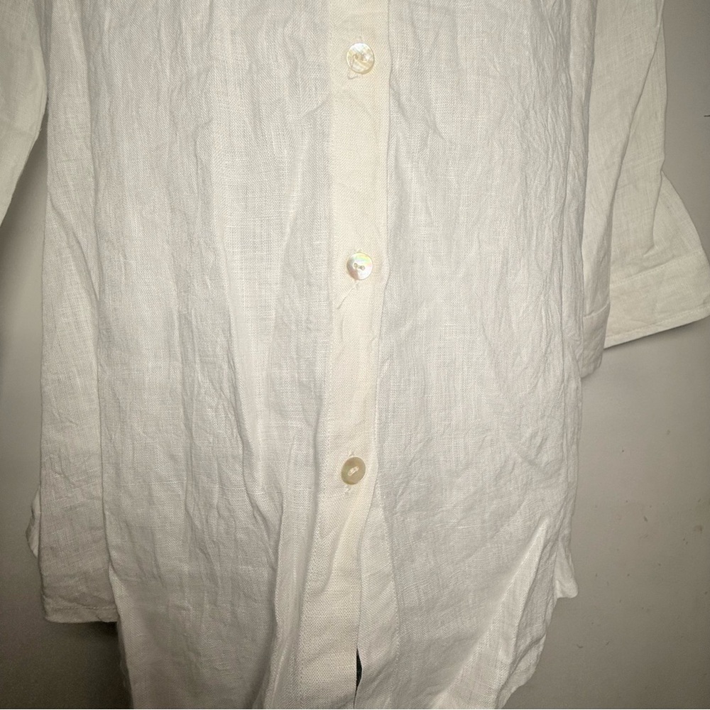 Women's White Button-Up Top - Picture 2 of 8